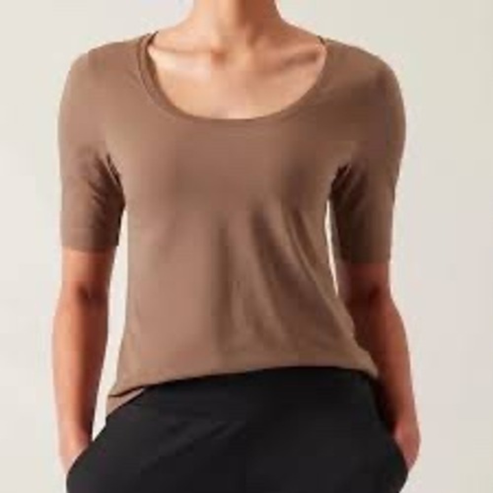 Athleta Outbound Scoop Tee Mauve Brown Short Sleeve Top XL Womens Activewear